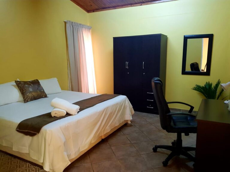 Main house bedroom 2 768x576